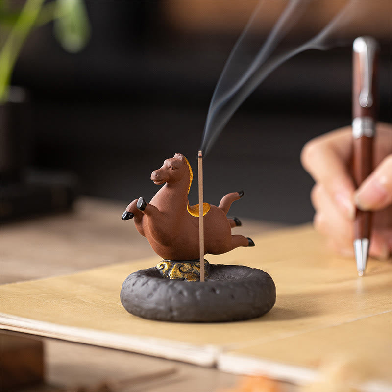 Buddha Stones Anno del Cavallo 2026 Decorazione per la casa Bruciatore di incenso - Cavallo marrone in volo (7,4*7,4*7,2 CM) - image 0