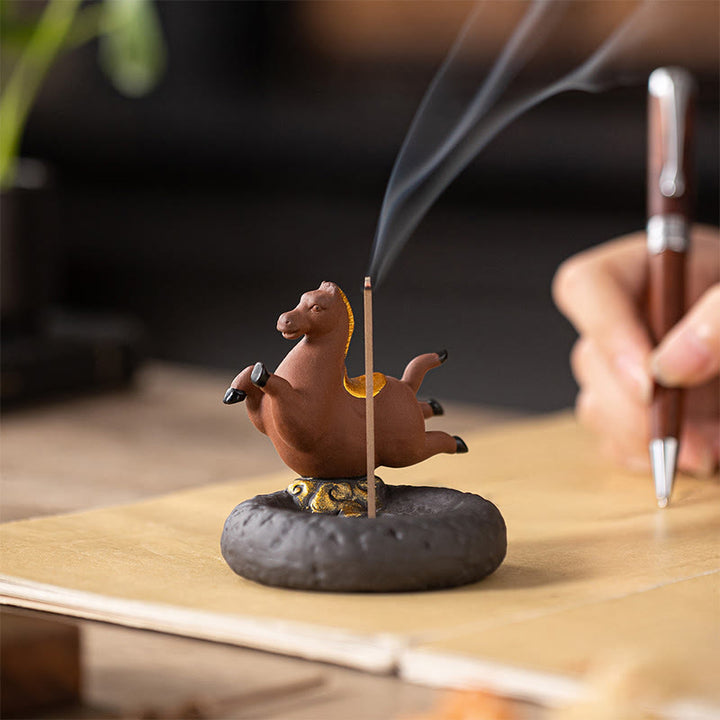 Buddha Stones Anno del Cavallo 2026 Decorazione per la casa Bruciatore di incenso - Cavallo marrone in volo (7,4*7,4*7,2 CM) - image 0