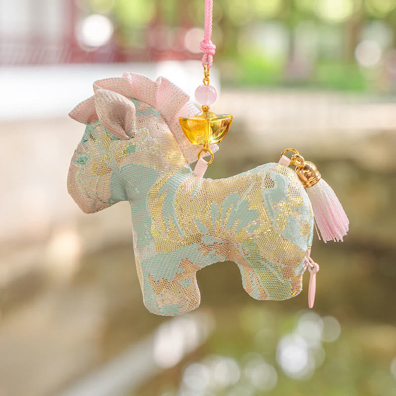 Decorazione da appendere con ricamo a nappa in corda rossa, motivo Buddha Stones Year of the Horse - Cavallo rosa (10,5*9 cm) - image 3