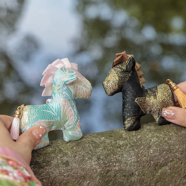 Decorazione da appendere con ricamo a nappa in corda rossa, motivo Buddha Stones Year of the Horse - image 15