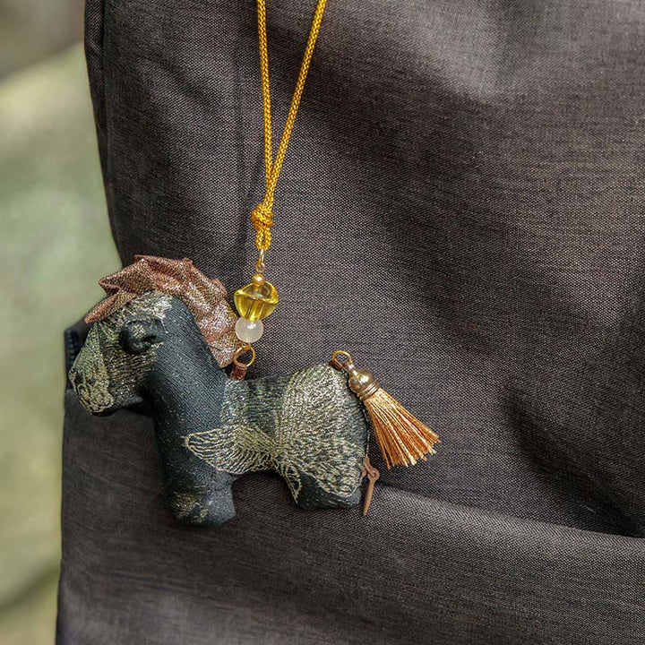 Decorazione da appendere con ricamo a nappa in corda rossa, motivo Buddha Stones Year of the Horse - image 11