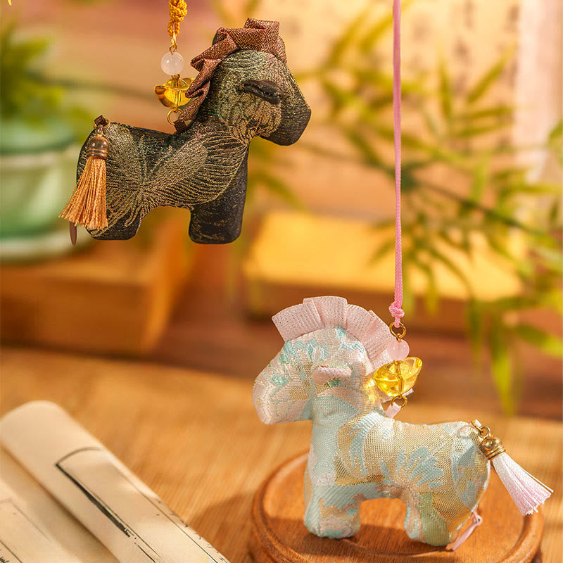 Decorazione da appendere con ricamo a nappa in corda rossa, motivo Buddha Stones Year of the Horse - image 14