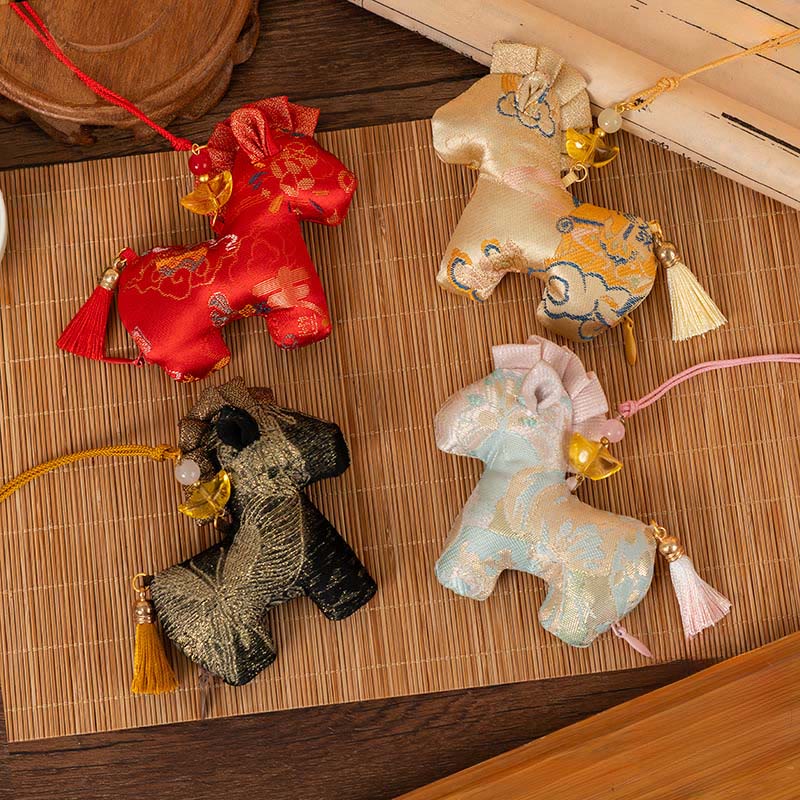 Decorazione da appendere con ricamo a nappa in corda rossa, motivo Buddha Stones Year of the Horse - image 20