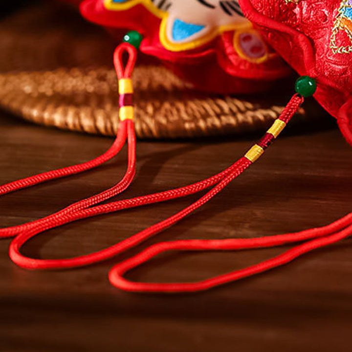 Ricamo Buddha Stones, anno del cavallo, carattere Fu, forma di moneta di rame, decorazione da appendere con filo rosso - image 14