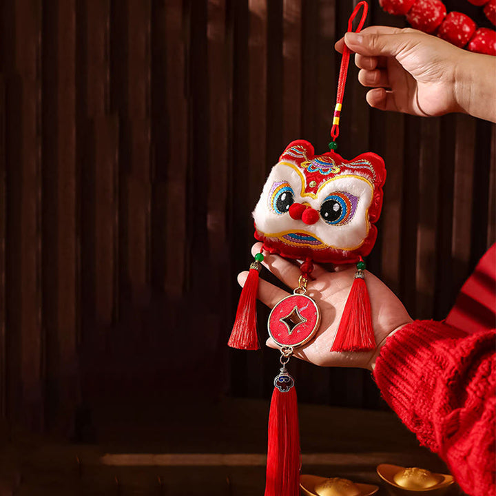 Ricamo Buddha Stones, anno del cavallo, carattere Fu, forma di moneta di rame, decorazione da appendere con filo rosso - Leone che si risveglia (12*49 cm) - image 7