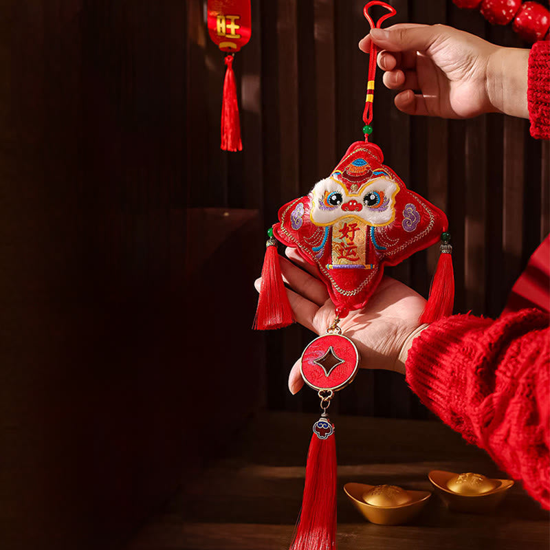 Ricamo Buddha Stones, anno del cavallo, carattere Fu, forma di moneta di rame, decorazione da appendere con filo rosso - Leone portafortuna (15*52 cm) - image 9