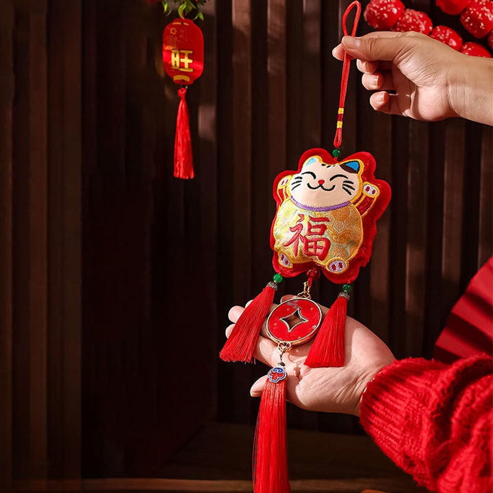 Ricamo Buddha Stones, anno del cavallo, carattere Fu, forma di moneta di rame, decorazione da appendere con filo rosso - Personaggio Cat Fu (11*48 cm) - image 11