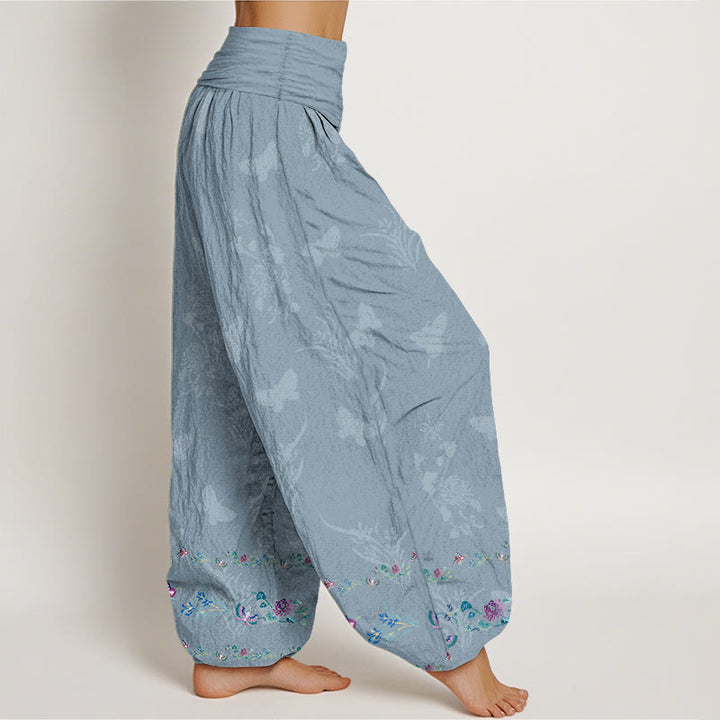Pantaloni harem da donna con elastico in vita, modello Buddha Stones in puro cotone, gambe disposte in modo ordinato, motivo a farfalla e fiori d'erba - image 7