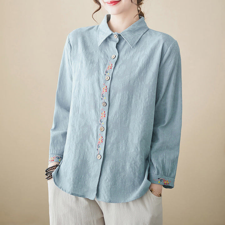 Camicia da donna in cotone con risvolto, a maniche lunghe, con motivo floreale ricamato, motivo Buddha Stones Spring - Azzurro chiaro - US12, UK/AU16, EU44 (3XL) - image 1