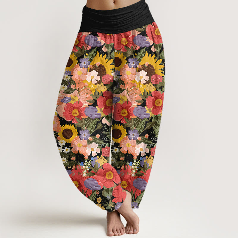 Pantaloni harem da donna con elastico in vita, motivo con piccoli fiori rossi e viola, in puro cotone, con motivo a girasoli colorati e margherite Buddha Stones - Nero - US16, UK/AU20, EU48 (3XL) - image 0