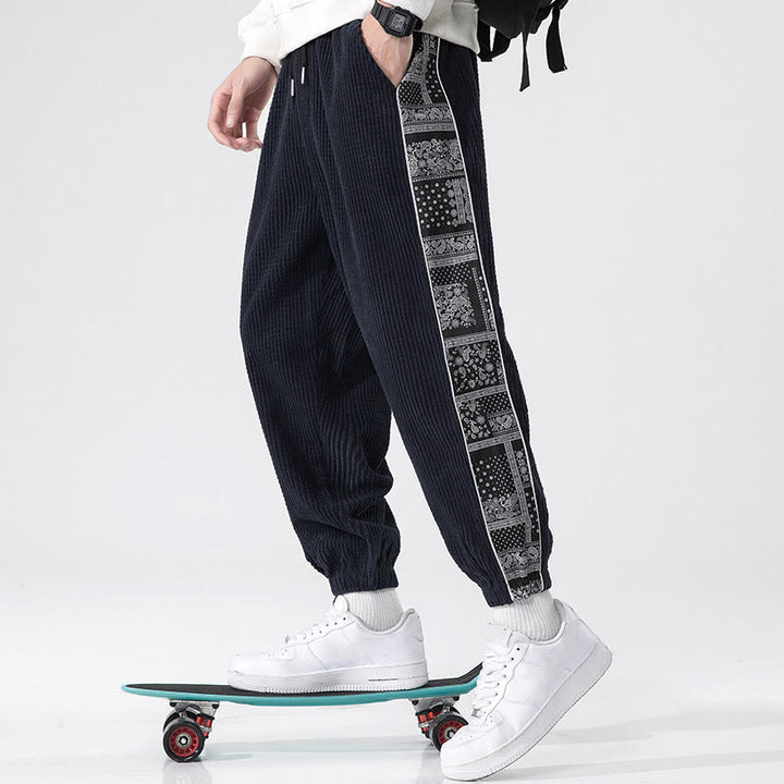 Pantaloni da uomo in velluto a coste con tasche, gamba dritta, lunghezza caviglia, motivo paisley, modello Buddha Stones Fall Solid - image 7