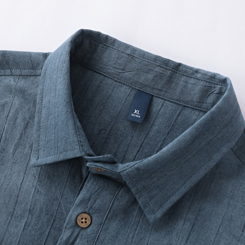 Camicia da uomo in cotone ramiè a maniche corte con bottoni e design a pieghe tinta unita, motivo Buddha Stones - image 1