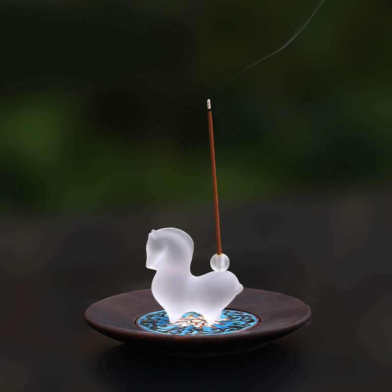 Buddha Stones Anno del Cavallo Baccello di Loto Foglia di Loto Liuli Opera d'Arte di Cristallo Decorazione Energetica per la Casa e l'Ufficio - Cavallo con foro per incenso e cuscinetto in legno - image 13