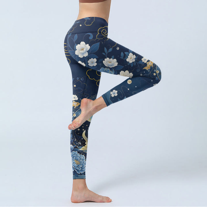 Buddha Stones Leggings da palestra con stampa di pesci koi e fiori di peonia blu e bianchi, pantaloni da yoga da donna - image 3