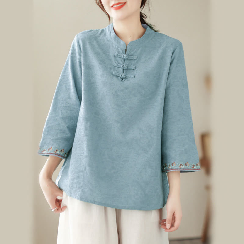 Camicia da donna in cotone con colletto rialzato, maniche a tre quarti ricamate, bottoni a rana in jacquard Buddha Stones - image 9