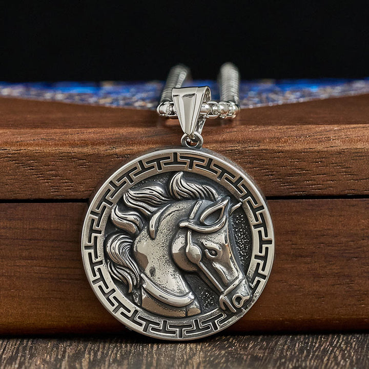 Collana con ciondolo in acciaio e titanio "Equilibrio" Buddha Stones dell'anno del cavallo - image 2