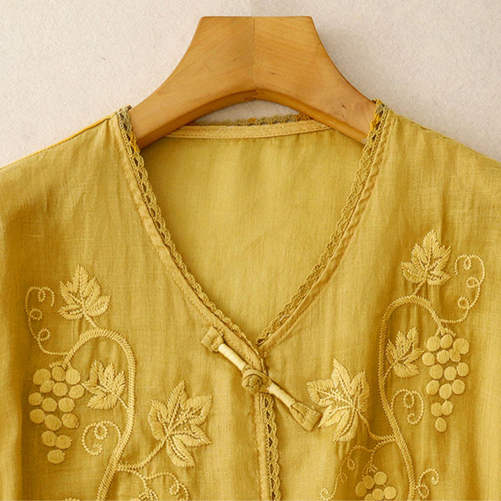 Buddha Stones Camicia da donna in cotone con maniche a tre quarti, motivo a uva ricamata, design in pizzo e bottoni a rana - image 10