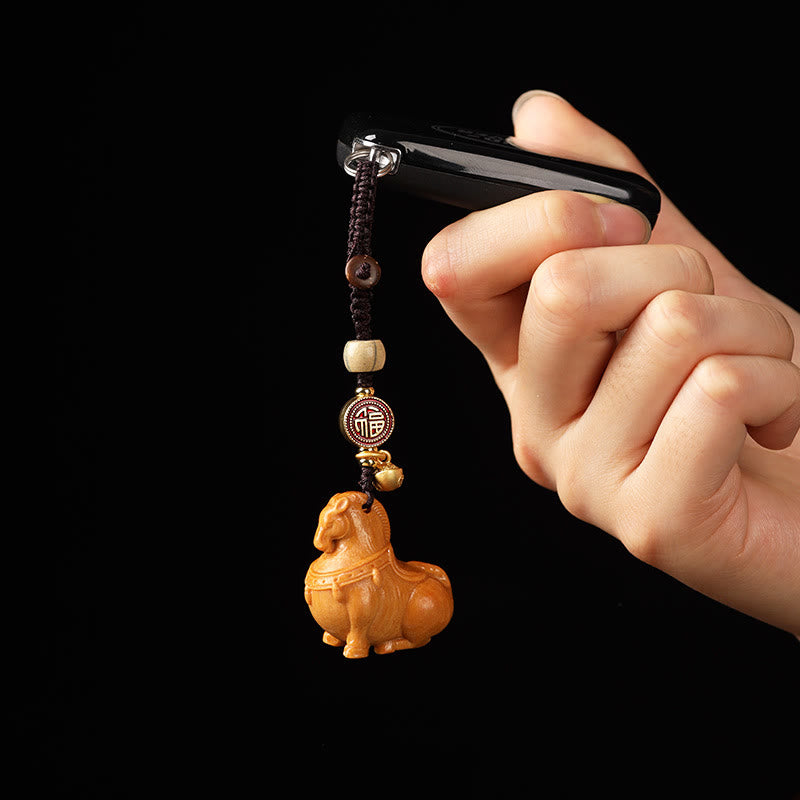 Buddha Stones Portachiavi con piccola foglia di sandalo rosso e vari tipi di sandalo, simbolo dell'anno del cavallo Fu - image 8