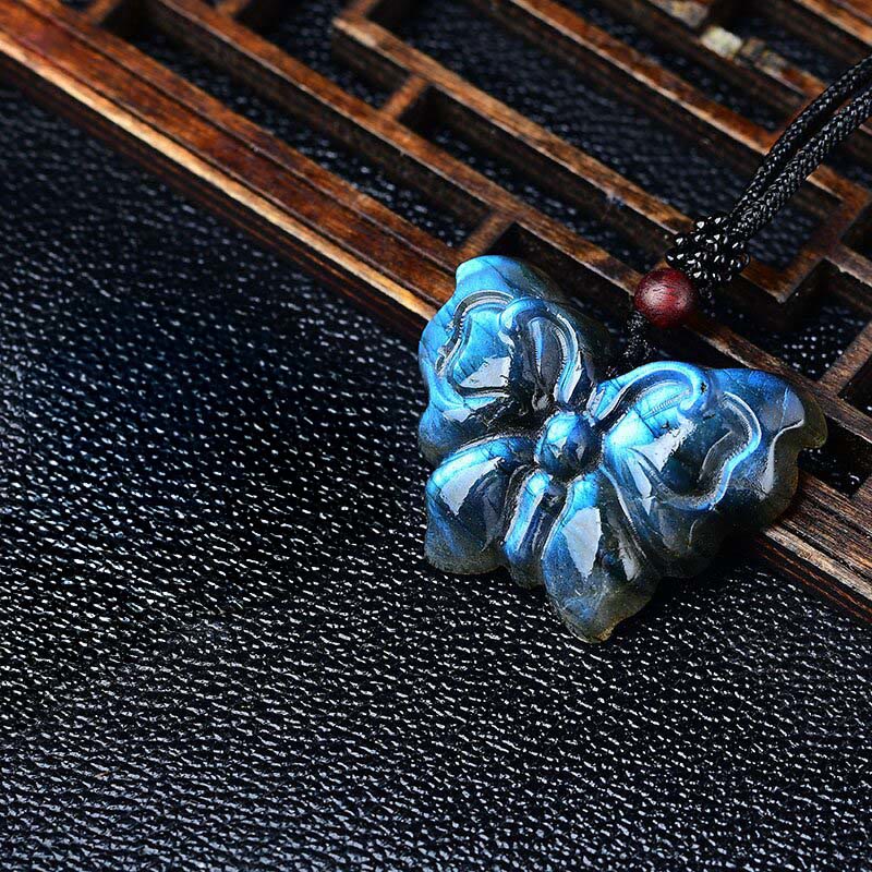 Buddha Stones Collana con ciondolo in corda di labradorite naturale a forma di farfalla intagliata e simbolo di libertà curativa - image 1