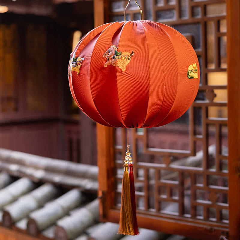 Buddha Stones Decorazione da appendere con ricamo a forma di corda rossa Fu dell'anno del cavallo - image 3