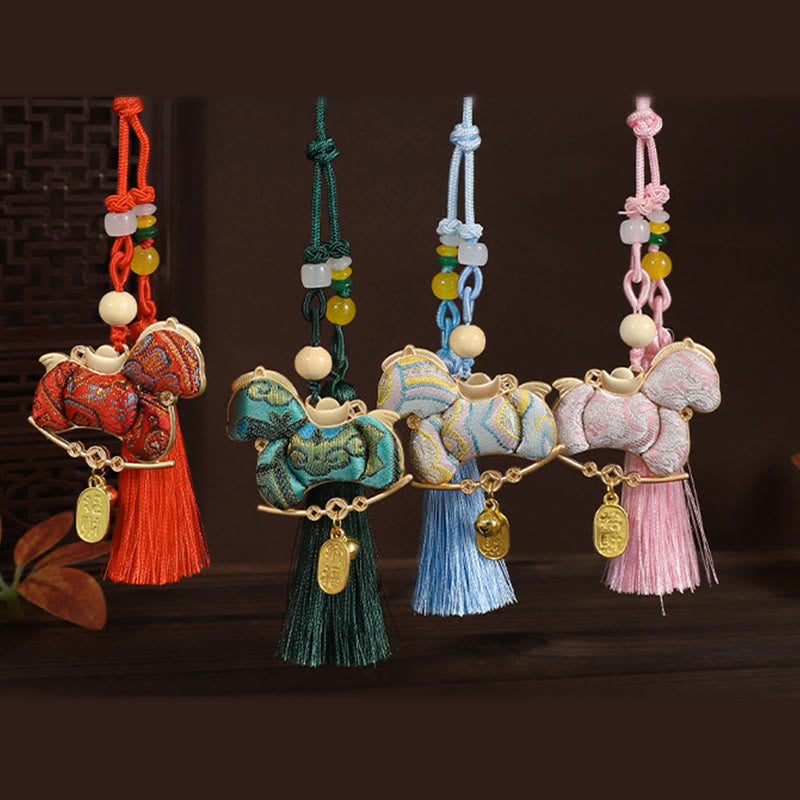 Buddha Stones Decorazione da appendere con ricamo a filo rosso dell'anno del cavallo - image 23