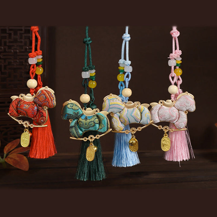 Buddha Stones Decorazione da appendere con ricamo a filo rosso dell'anno del cavallo - image 23