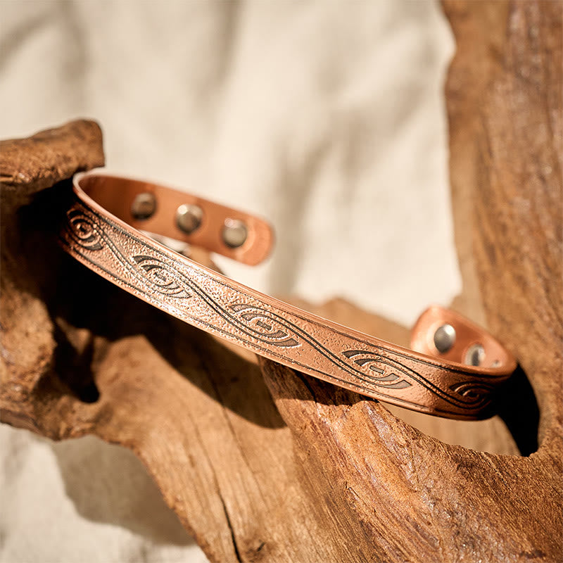 Buddha Stones Bracciale rigido regolabile aperto in rame con motivo a spirale - image 1