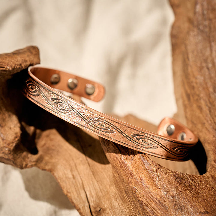 Buddha Stones Bracciale rigido regolabile aperto in rame con motivo a spirale - image 1