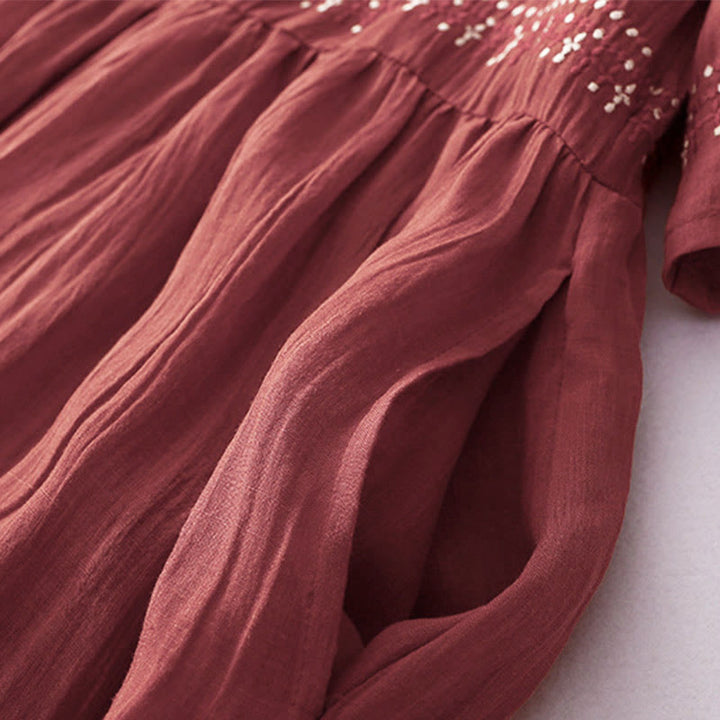 Abito midi in cotone a maniche corte con ricami a tinta unita e tasche, con motivo Buddha Stones. - image 25