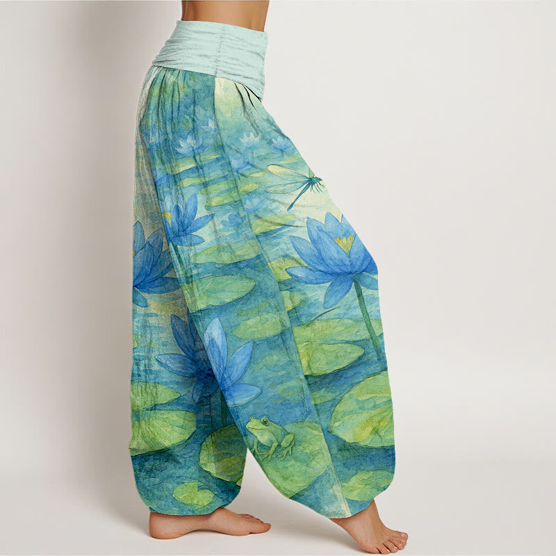 Buddha Stones Pantaloni harem da donna in puro cotone, freschi, eleganti, con motivo a fiori di loto, foglie, libellule e rane, con elastico in vita. - image 2