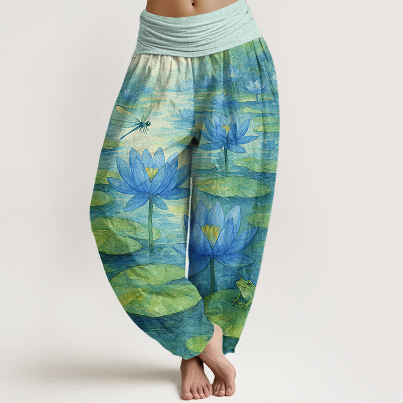 Buddha Stones Pantaloni harem da donna in puro cotone, freschi, eleganti, con motivo a fiori di loto, foglie, libellule e rane, con elastico in vita. - Turchese pallido - US16, UK/AU20, EU48 (3XL) - image 0