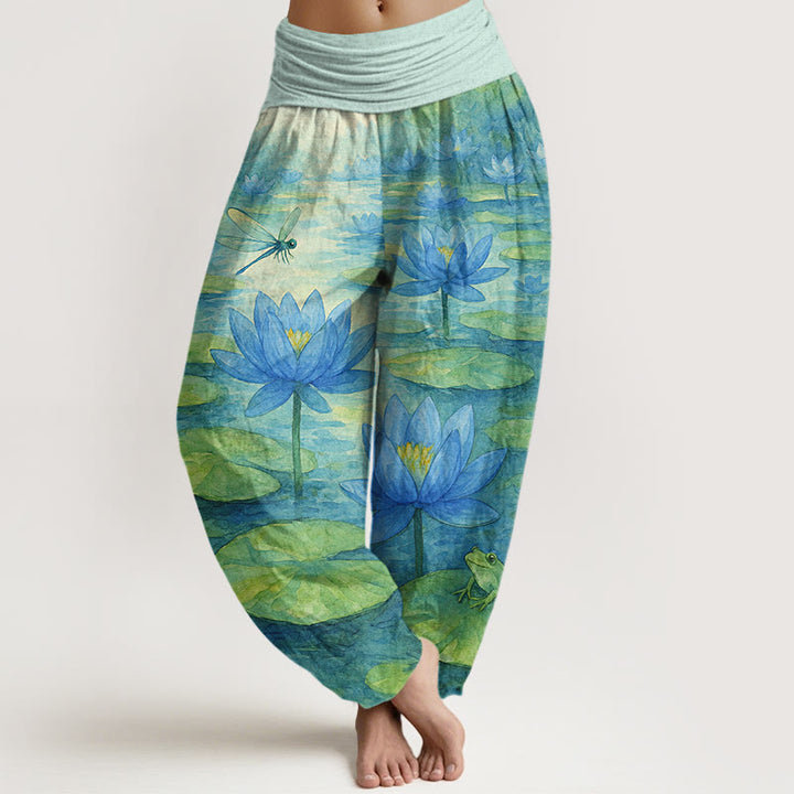 Buddha Stones Pantaloni harem da donna in puro cotone, freschi, eleganti, con motivo a fiori di loto, foglie, libellule e rane, con elastico in vita. - Turchese pallido - US16, UK/AU20, EU48 (3XL) - image 0