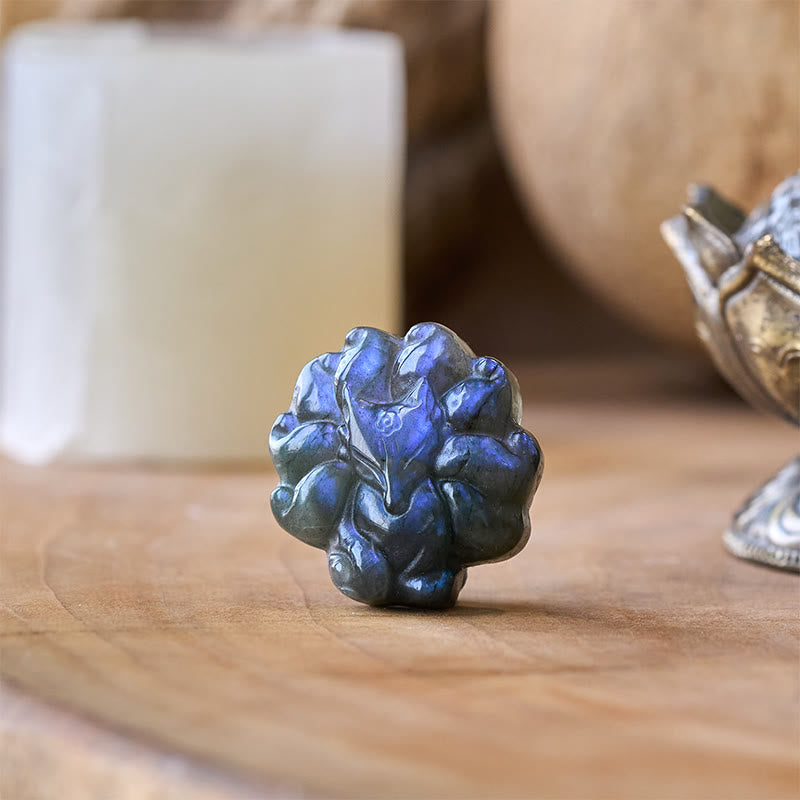 Buddha Stones Statuetta in labradorite intagliata a forma di volpe a nove code, decorazione della statua della saggezza e della guarigione - image 1