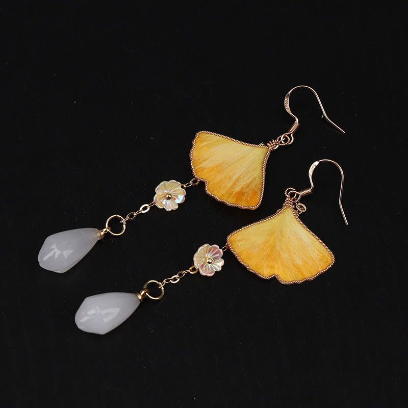 Buddha Stones Orecchini pendenti in seta fatti a mano con foglia di ginkgo giallo e gancio in rame, simbolo di buona fortuna - Foglia di ginkgo e perlina bianca (dimensioni: circa 7,5*2,8 cm) - image 9