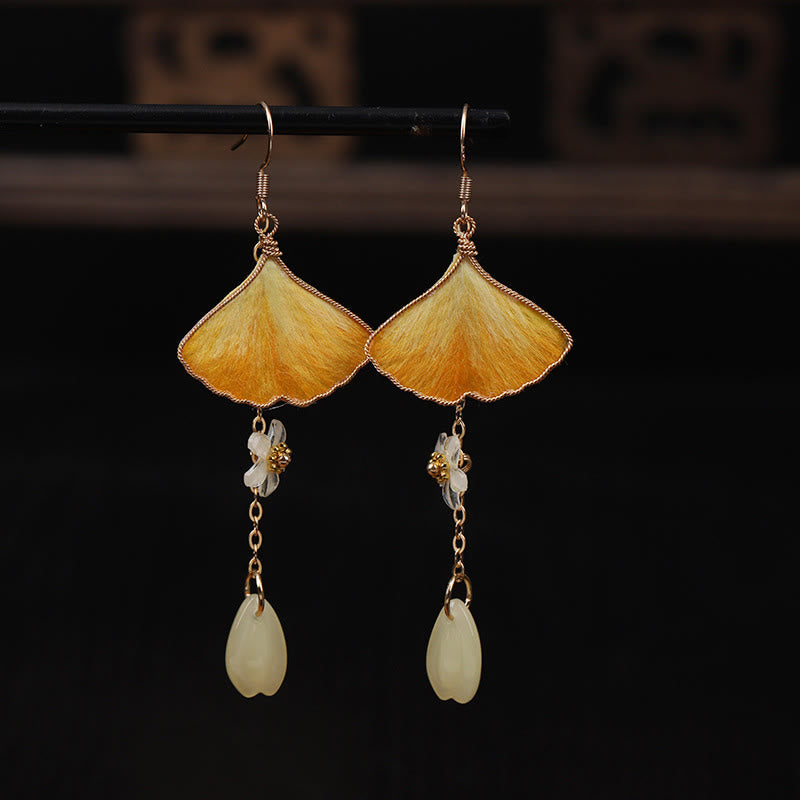 Buddha Stones Orecchini pendenti in seta fatti a mano con foglia di ginkgo giallo e gancio in rame, simbolo di buona fortuna - Perlina di foglia di ginkgo e verde (dimensioni: circa 7,5*2,8 cm) - image 0