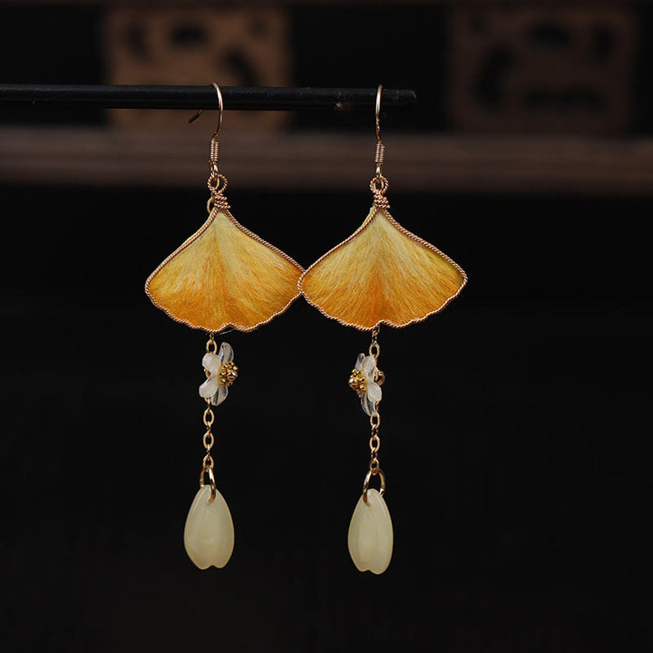 Buddha Stones Orecchini pendenti in seta fatti a mano con foglia di ginkgo giallo e gancio in rame, simbolo di buona fortuna - Perlina di foglia di ginkgo e verde (dimensioni: circa 7,5*2,8 cm) - image 0