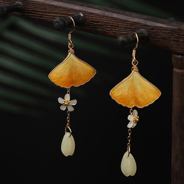 Buddha Stones Orecchini pendenti in seta fatti a mano con foglia di ginkgo giallo e gancio in rame, simbolo di buona fortuna - image 2