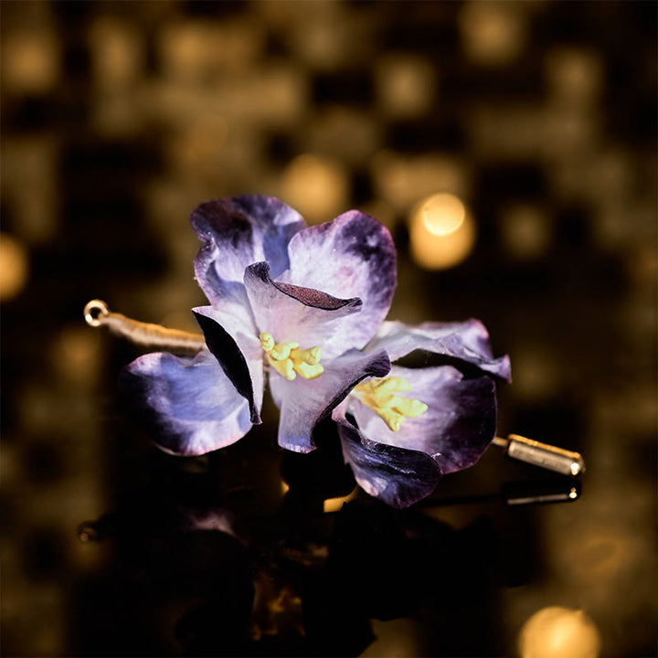 Buddha Stones Spilla artigianale in velluto di seta con fiore di iris viola chiaro - Iris viola chiaro circa 7 cm - image 0