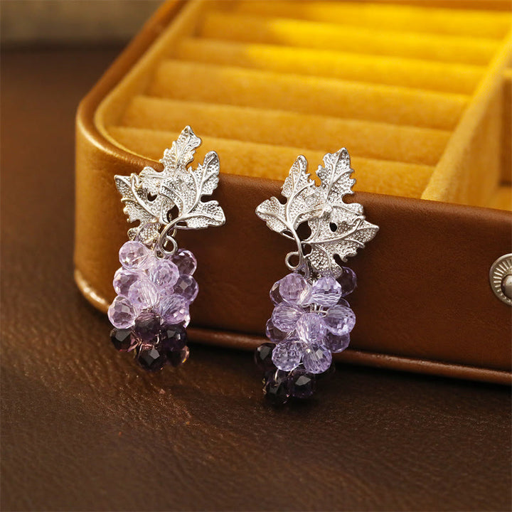 Buddha Stones Orecchini a perno in rame con foglie di vite viola, simbolo di ricchezza. - Uva (perni in argento sterling 925) - image 0
