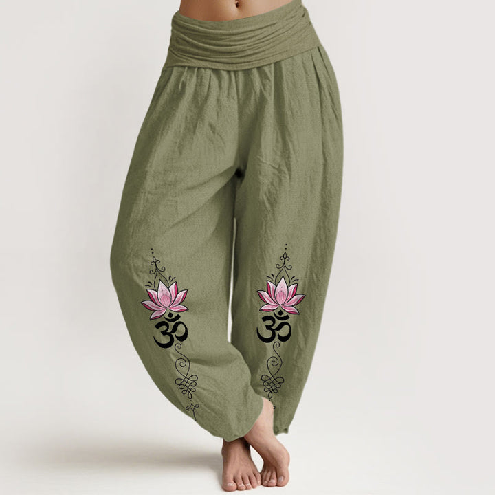 Buddha Stones Pantaloni harem da donna in cotone con motivo a fiore di loto e scritta OM in sanscrito, con elastico in vita. - Verde oliva - US16, UK/AU20, EU48 (3XL) - image 0