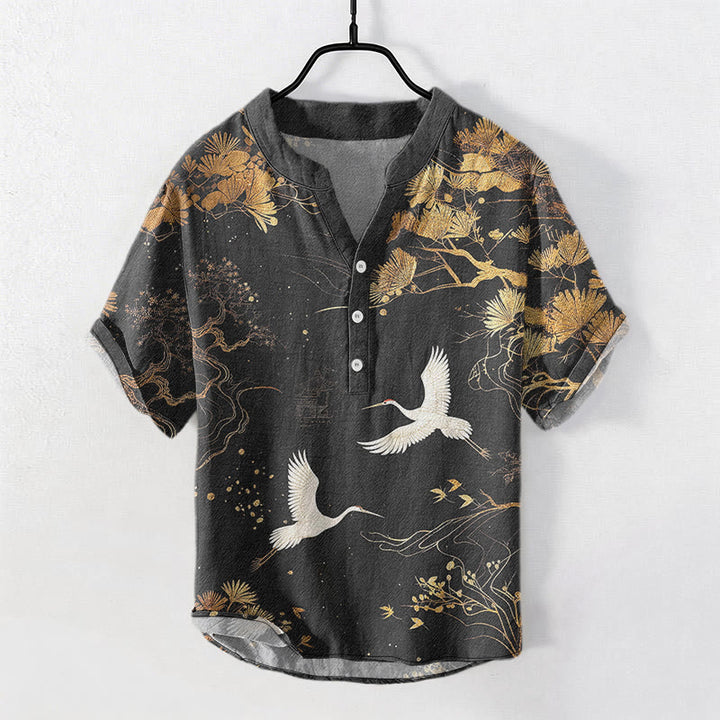 Buddha Stones Camicia da uomo a maniche corte con mezzo bottone, in cotone, con motivo a pini e gru bianche. - Nero - US/UK/AU50, EU60 (5XL) - image 0