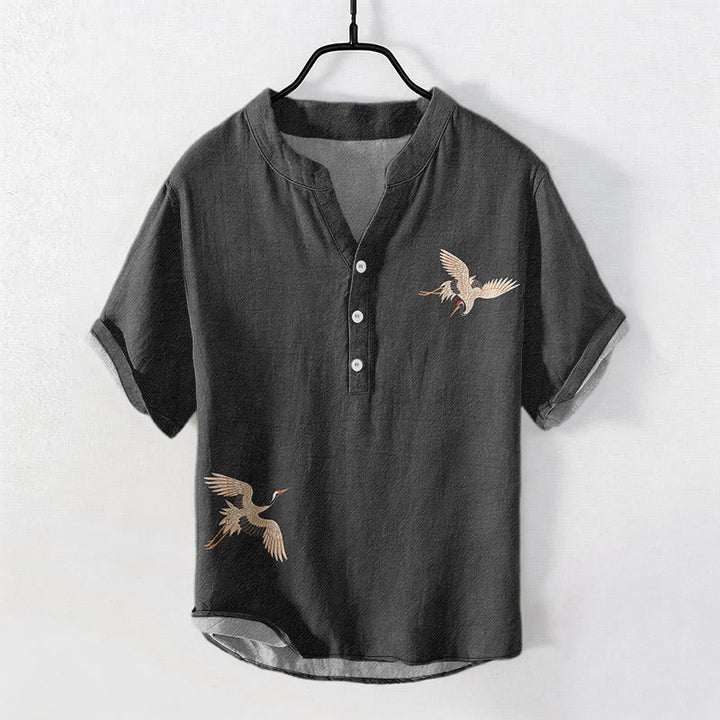 Buddha Stones Camicia da uomo a maniche corte con mezza abbottonatura, in cotone, con motivo semplice gru, sole e pino rosso. - Nero - US/UK/AU50, EU60 (5XL) - image 0