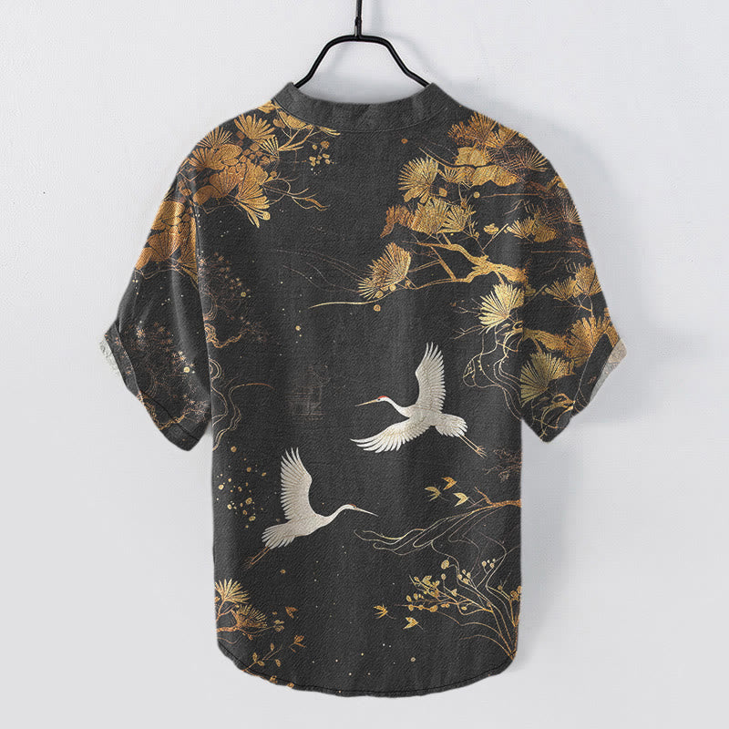 Buddha Stones Camicia da uomo a maniche corte con mezzo bottone, in cotone, con motivo a pini e gru bianche. - image 1