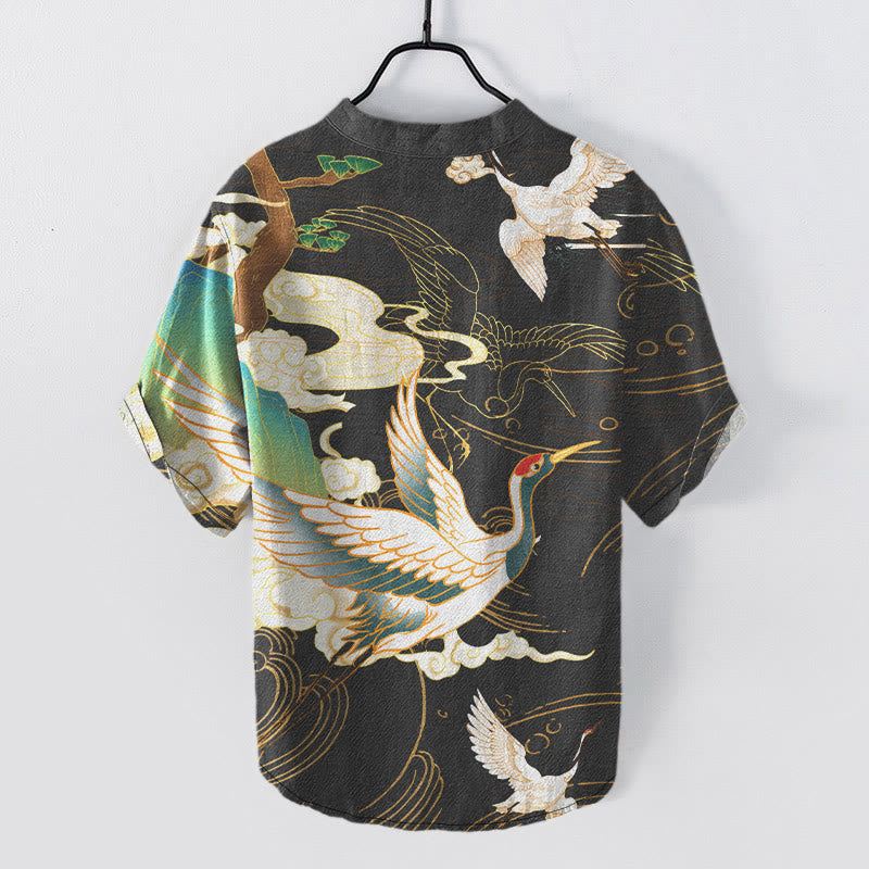 Buddha Stones Camicia da uomo a maniche corte con mezzo bottone, stampa "Cotton Crane Auspicious Clouds Pine Pattern" e motivo a gru di cotone. - image 1
