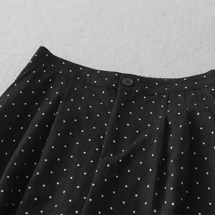 Buddha Stones Pantaloni capri da donna a gamba larga in cotone con inserti in pizzo a pois e tasche. - image 1