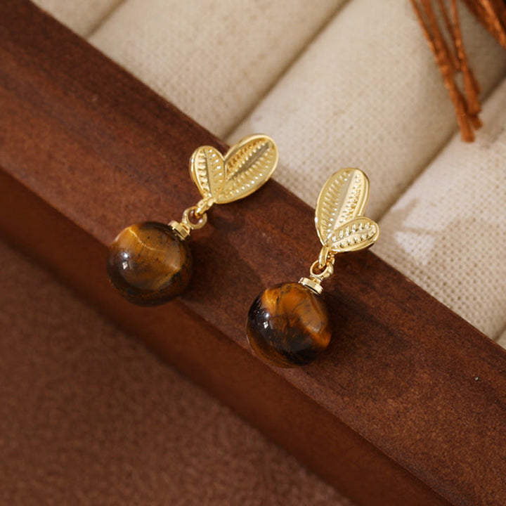 Buddha Stones Orecchini di protezione in rame con design a foglie occhio di tigre - Perni in rame Tiger Eye da 8 mm - image 0