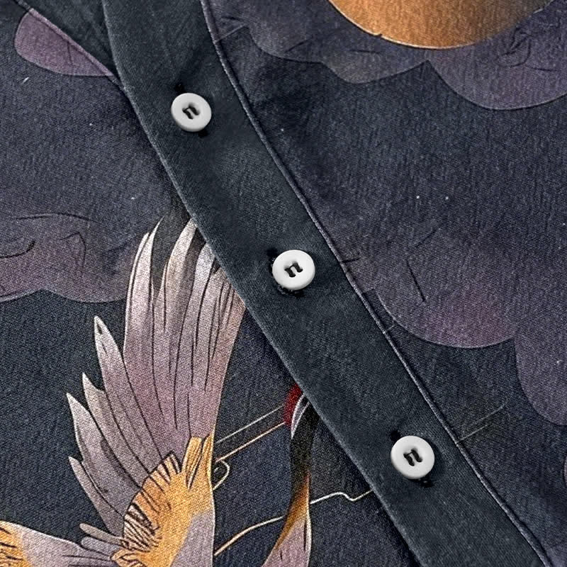 Buddha Stones Camicia da uomo a maniche corte con mezza abbottonatura, in cotone, con motivo gru e luna piena. - image 3