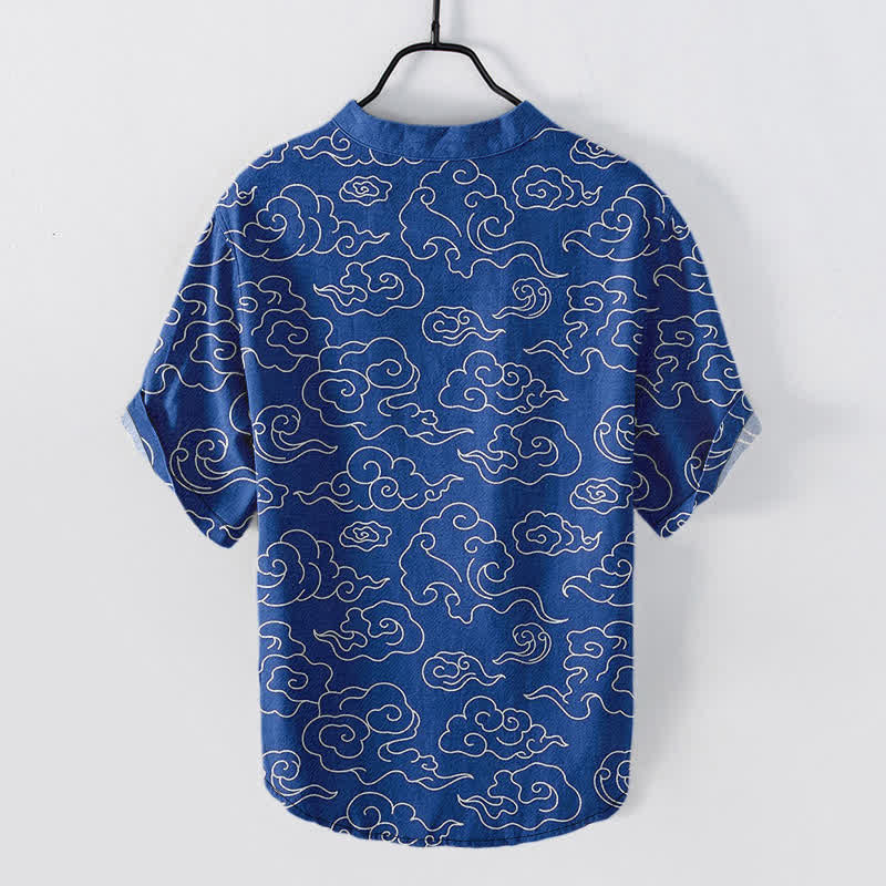 Buddha Stones Camicia da uomo a maniche corte con mezza abbottonatura e fantasia a nuvole in cotone. - image 1