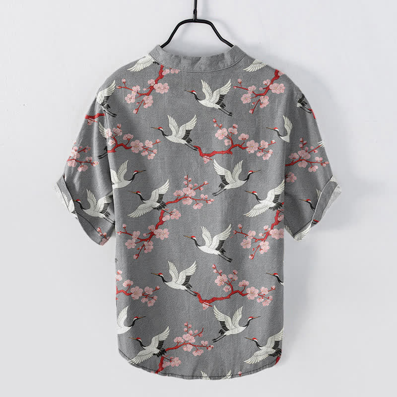 Buddha Stones Camicia Henley da uomo a maniche corte con motivo a fiori di prugno della Crane - image 1