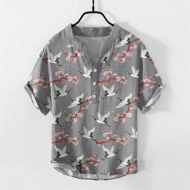 Buddha Stones Camicia Henley da uomo a maniche corte con motivo a fiori di prugno della Crane - image 0